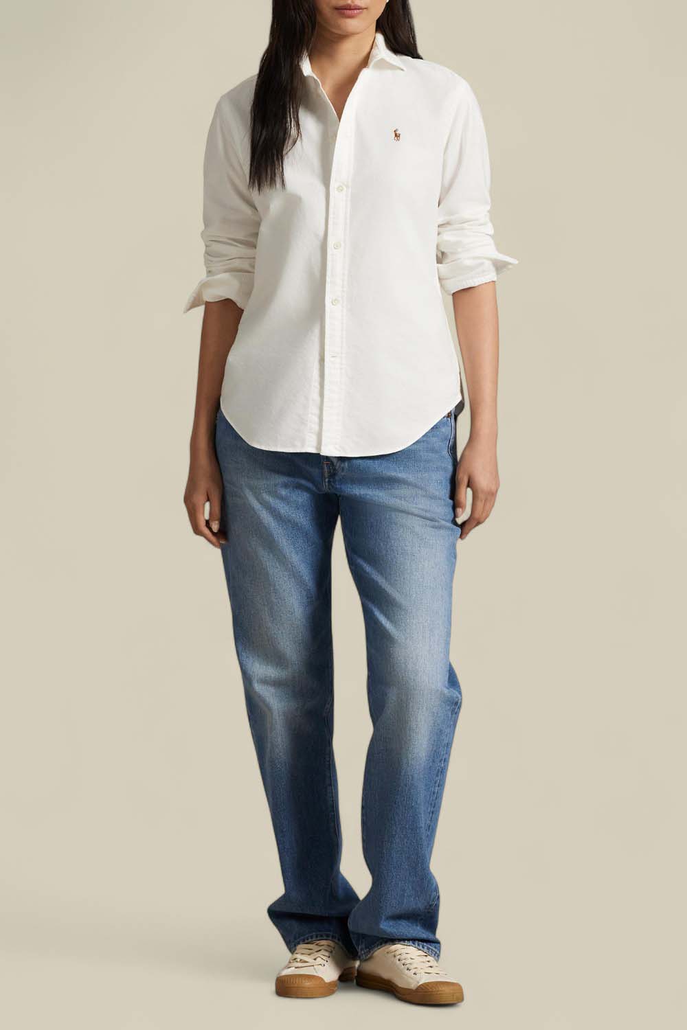 תמונת כל הלוק של חולצה מכופתרת